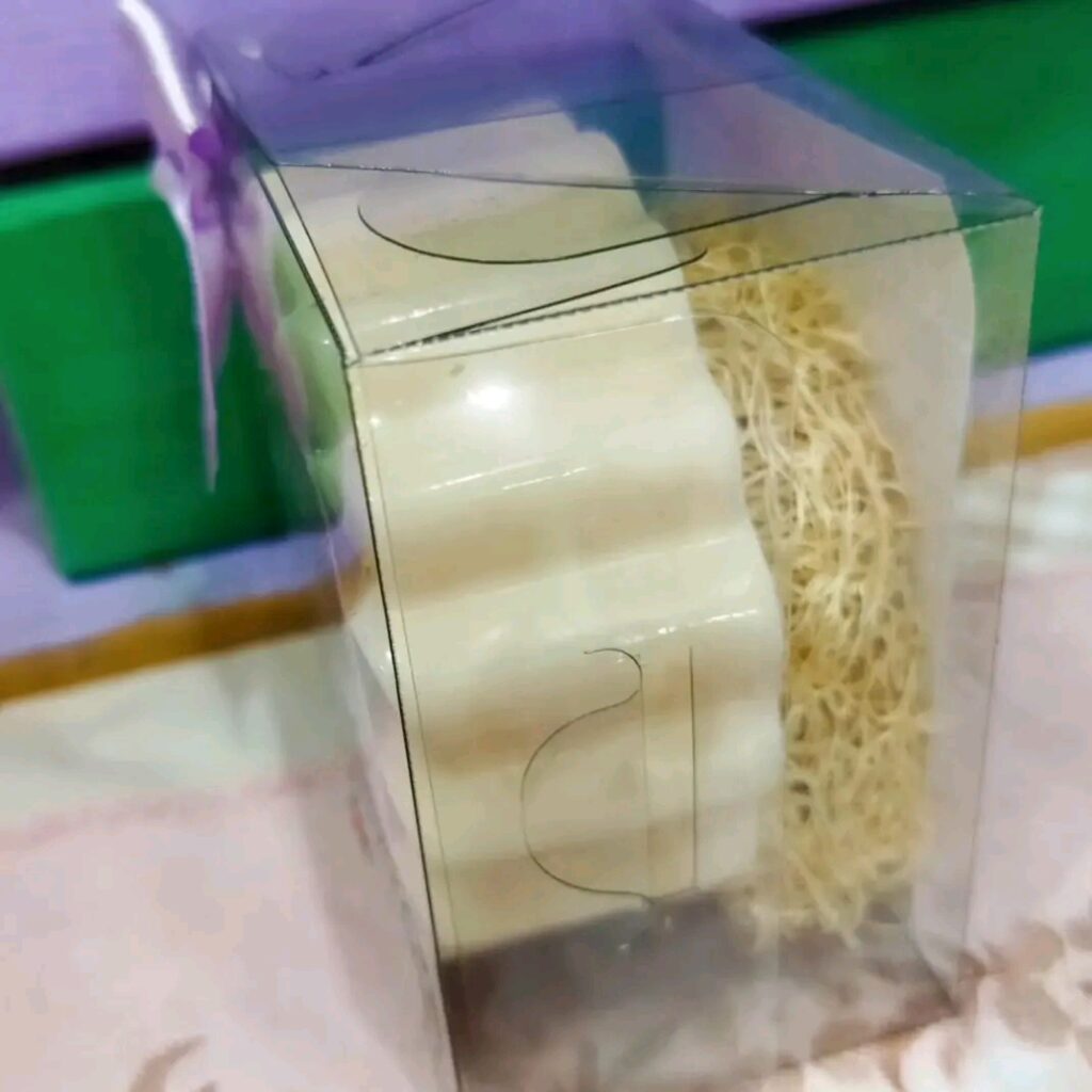 Sabonete de óleo de côco e bucha. Esfoliante, hidratante e combate a acne e manchas